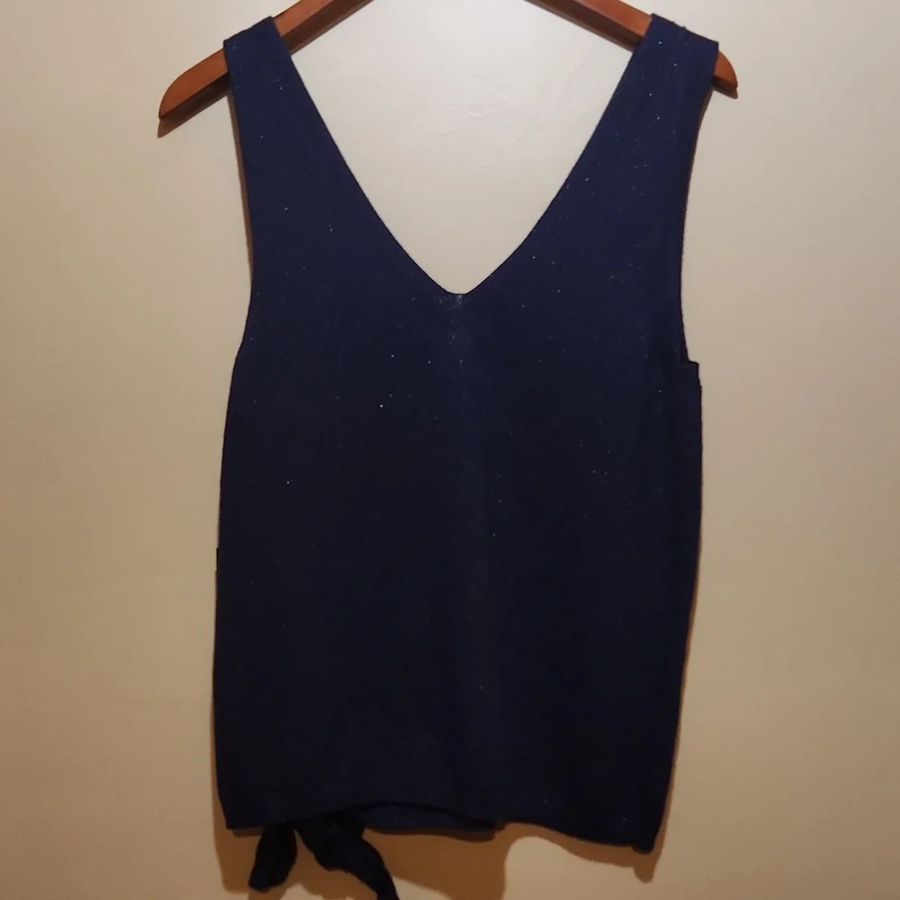 Simply Vera Vera Wang Navy V Neck Sleeveless Tank Top Size M - Picture 2 of 4